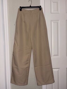 Wide-Leg High-Rise Pants in Khaki